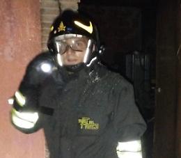 Paura in un’abitazione a Chiaiamari. Auto in fiamme in un box 