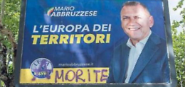 Scritta minacciosa sul manifesto elettorale
