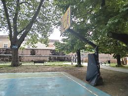 I vandali si accaniscono. Parco Valente senza pace