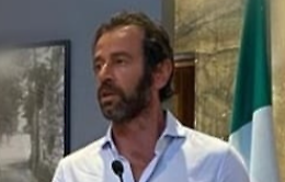 Urla e insulti contro il sindaco Fiordalisio 