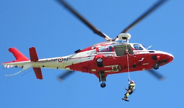 Cade con il parapendio: ricerche in corso 