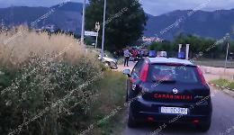 Incidente tra un'auto e uno scooter. Muore un quarantacinquenne