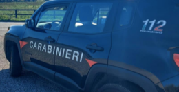 Consuma droga in casa e aggredisce i carabinieri 