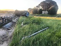 Incidente sull'A1, tir perde il rimorchio e il carico