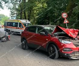 Violento schianto su via Leuciana. Morto un motociclista