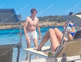Le prime foto e il video della fuga d’amore Sinner-Kalinskaya in Costa Smeralda