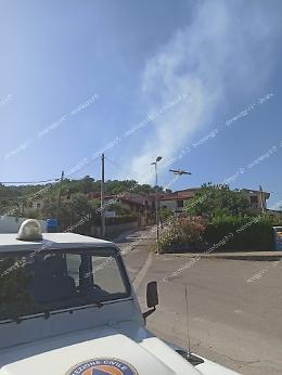 Incendio in località Fossa Zoffrena. Fiamme vicino alle abitazioni