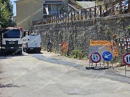 Tranciato un cavo elettrico: centro storico senza corrente per diverse ore