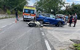 Incidente tra auto e scooter.  Gravemente ferito un uomo
