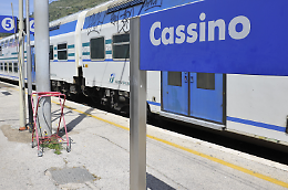 Treno in avaria. Sul posto le forze dell'ordine per il trasbordo dei passeggeri