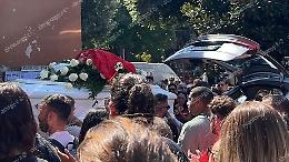 Tante lacrime per l’ultimo saluto a Lorenzo Papa 