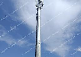 Tagliata un'antenna con la fiamma ossidrica. Strada chiusa per la messa in sicurezza 