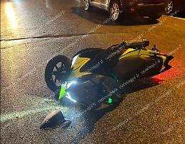 Investito alla guida dello scooter: quattordicenne in ospedale. Caccia al pirata