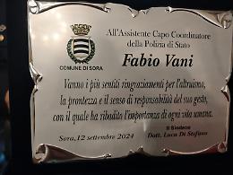 Una targa per ringraziare il poliziotto  Fabio Vani per il suo gesto di altruismo