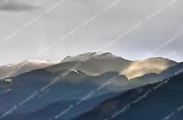 Nevica in quota, fiocchi bianchi sulla vetta di Monte Viglio