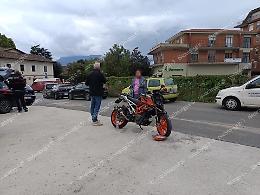Giovane investito da una moto