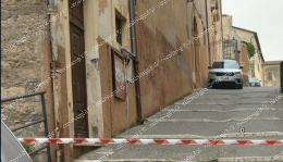 Accoltella un compagno fuori da scuola: arresti domiciliari per l'aggressore sedicenne