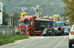 Scontro tra un'auto e uno scooter sulla Casilina