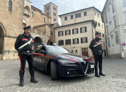Colto in flagrante mentre cede hashish a un minore. Arrestato un ventitreenne