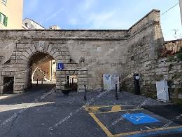 Porta San Francesco, le brutture deturpano il monumento