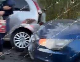 Tamponamento a catena. Tre auto coinvolte nell'incidente