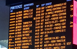 Caos sciopero, pendolari infuriati. Ritardi e cancellazioni