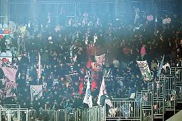 Materiale pirotecnico allo stadio. La Digos denuncia un tifoso del Palermo
