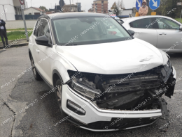Incidente fra tre auto in via Mària