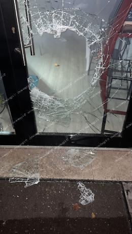 Furto nella notte al bar B&J. Ingenti danni al locale