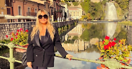 Selvaggia Lucarelli fa tappa a Isola del Liri 