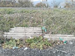 Discarica a cielo aperto: i cittadini esasperati chiedono bonifica e telecamere