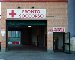 Bimbo torna a casa dall'asilo con un taglio alla testa. La madre lamenta atti di bullismo
