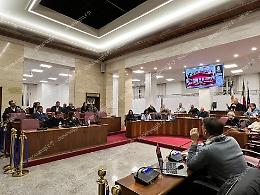 Scintille in Consiglio. Giovanni Bortone: «Gli assessori sono ospiti». E Rossella Testa abbandona l'aula