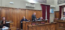 Caos in consiglio, scontri tra Salera e le opposizioni