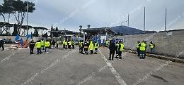 Stellantis, operai in protesta bloccano l'ingresso dei tir 