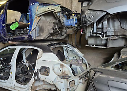 Smontavano auto rubate. Scoperti e arrestati dai carabinieri
