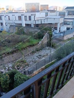 Crolla un muro nella notte. Paura in via San Giuseppe
