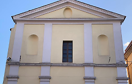 Entrano in chiesa e bestemmiano. Aperta un'indagine