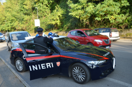 Viola il divieto di avvicinamento e si presenta sul posto di lavoro dell'ex moglie: arrestato