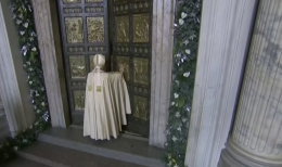 Alle 19 l'apertura della Porta Santa. Inizia il Giubileo
