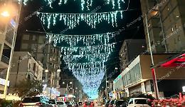 Luminarie deludenti: «È campagna elettorale». La polemica
