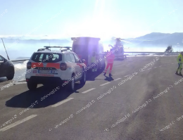 Cade in un burrone durante un'escursione: donna recuperata dall'eliambulanza