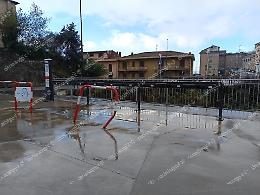 Bici elettriche sparite e transenne danneggiate