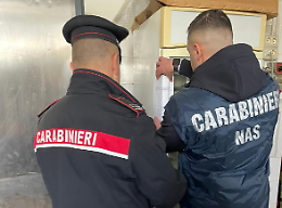 Pareti annerite e sporcizia. Chiuso un ristorante per gravi carenze igieniche