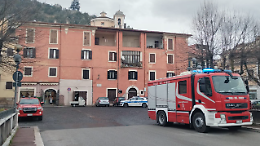Soccorsi in centro per la messa in sicurezza di alcune tegole