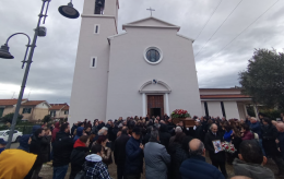 L’addio commosso a Emilio. In centinaia ieri ai funerali