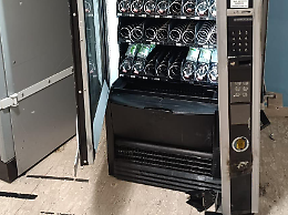 Furti a ripetizione ai distributori automatici. Da novembre 50 colpi 