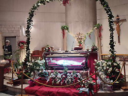 Accolta nella chiesa di Santa Maria Goretti l'urna con il corpo della patrona 