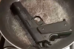 Una pistola in padella per minacciare la ex e stalking ad altre due donne. A processo con l'immediato
