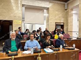 Maggioranza e opposizione in ordine sparso